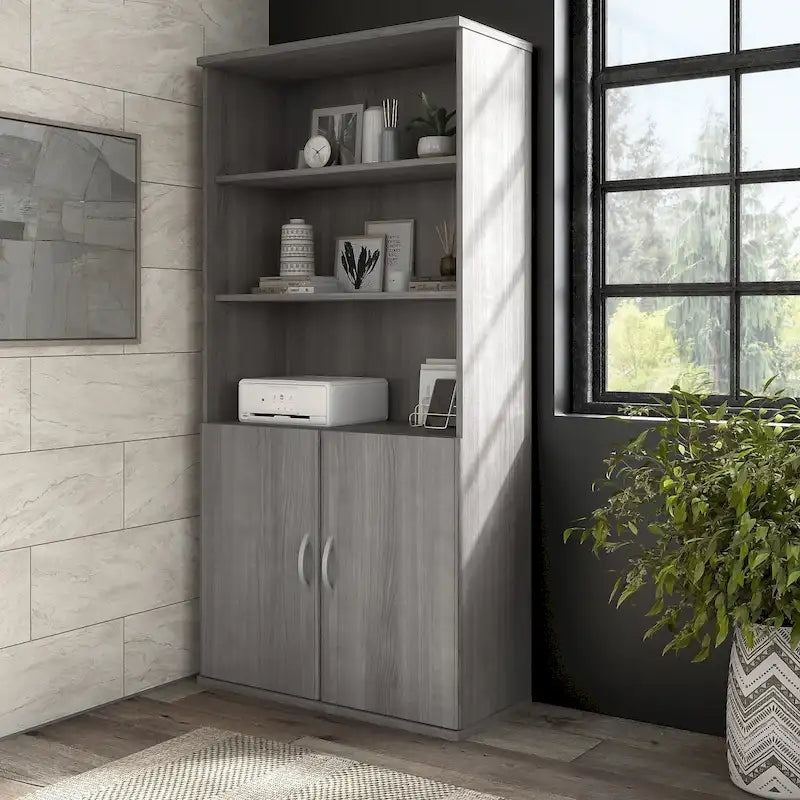 Estantería alta de 5 estantes con puertas – Gris platino / Nogal moderno / Gris tormenta / Nogal negro / Blanco