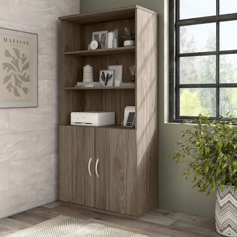 Estantería alta de 5 estantes con puertas – Gris platino / Nogal moderno / Gris tormenta / Nogal negro / Blanco