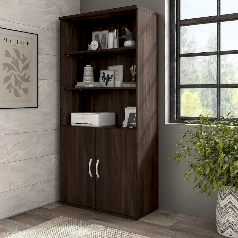 Estantería alta de 5 estantes con puertas – Gris platino / Nogal moderno / Gris tormenta / Nogal negro / Blanco