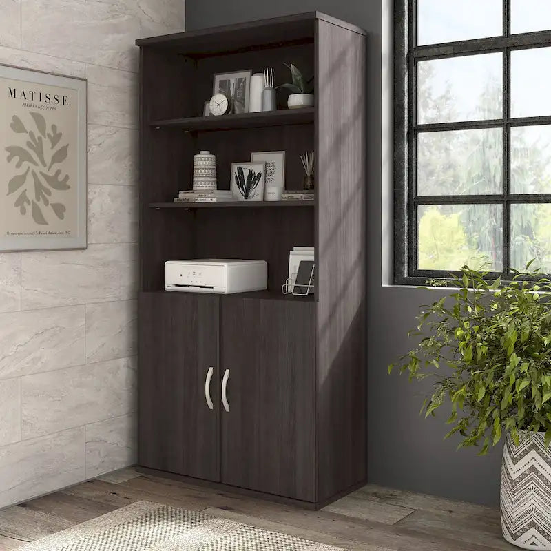 Estantería alta de 5 estantes con puertas – Gris platino / Nogal moderno / Gris tormenta / Nogal negro / Blanco