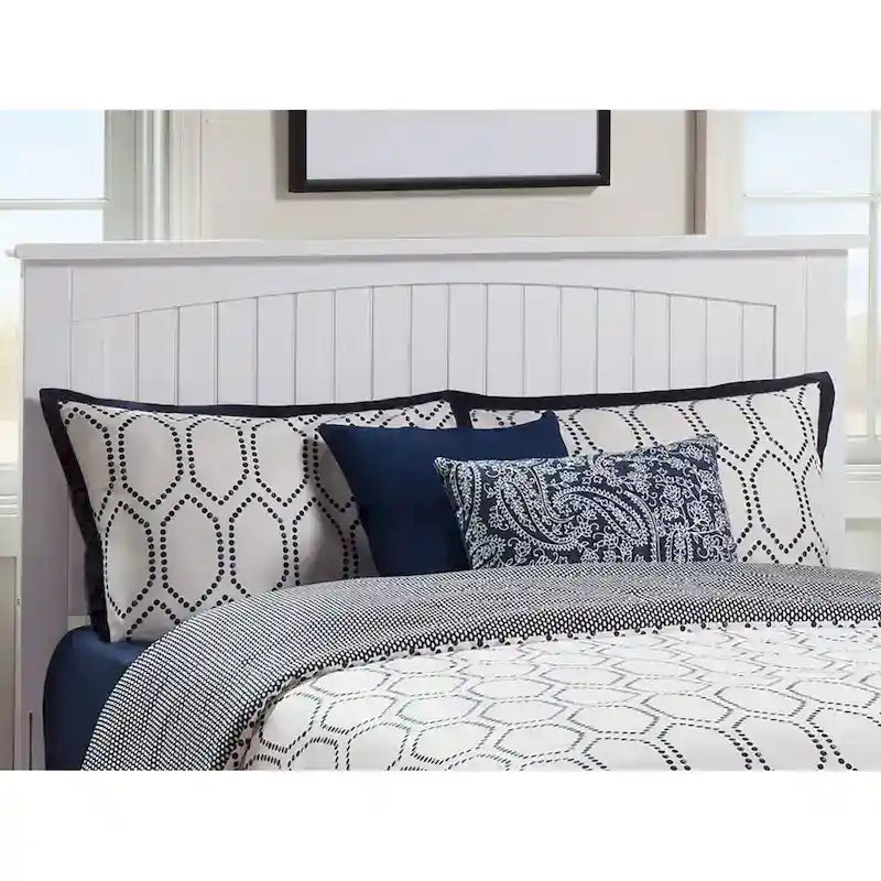 Cama de plataforma Queen blanca con pie de cama – Madera maciza, Capacidad 1–2 personas