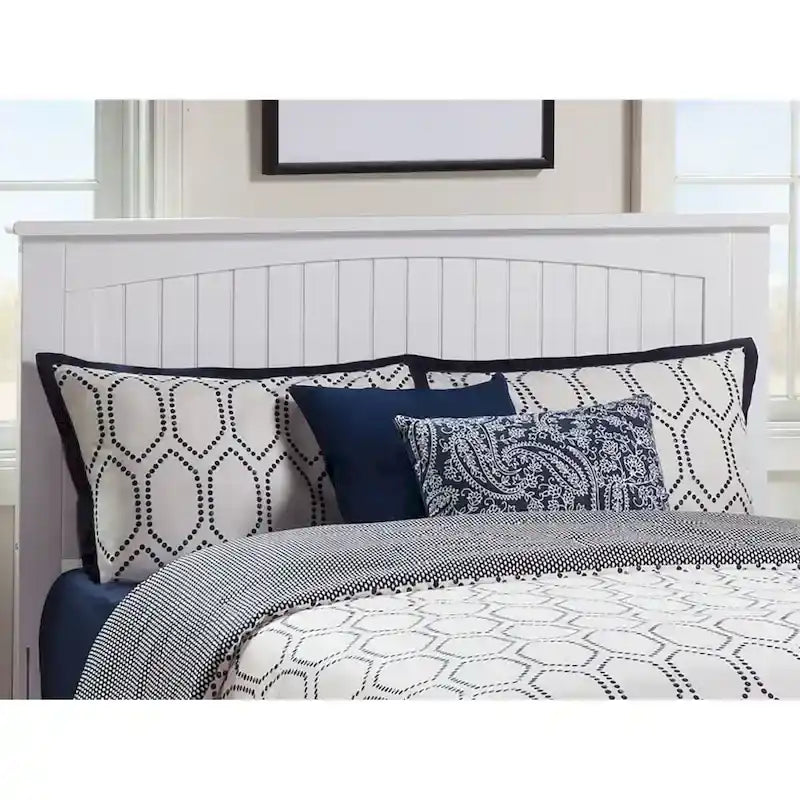 Cama de plataforma Queen blanca con pie de cama – Madera maciza, Capacidad 1–2 personas
